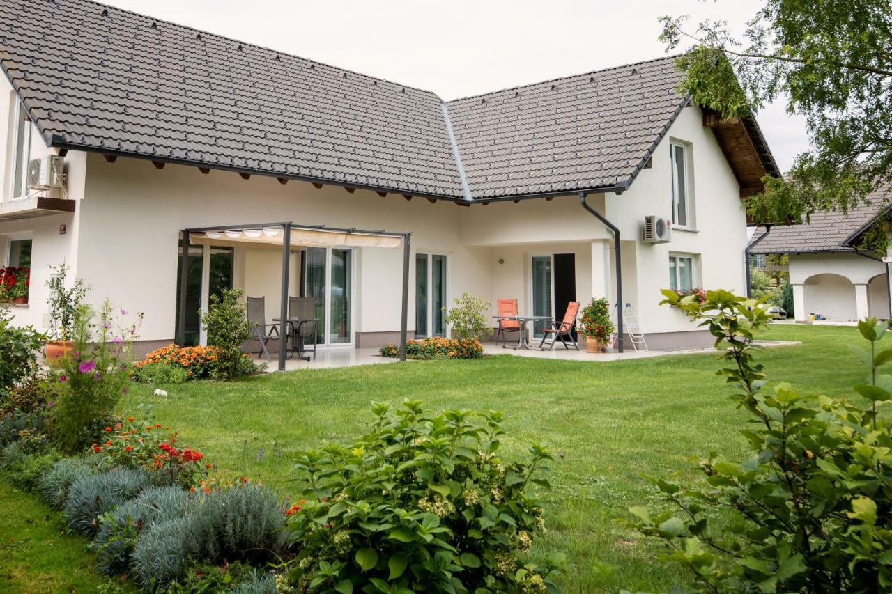 Sobe Meta Bed & Breakfast Brezje Exterior foto